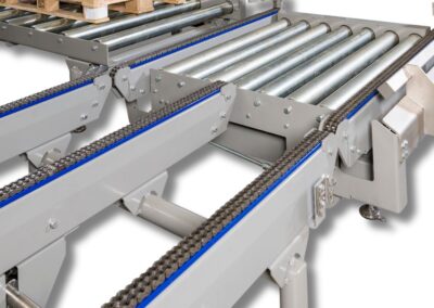 Haakse overzetter voor rollenbanen en kettingbanen